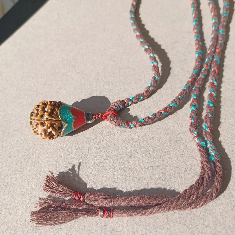 New men or women hand woven chain with encased gold walnut core pendant necklace - Picture 5 of 9